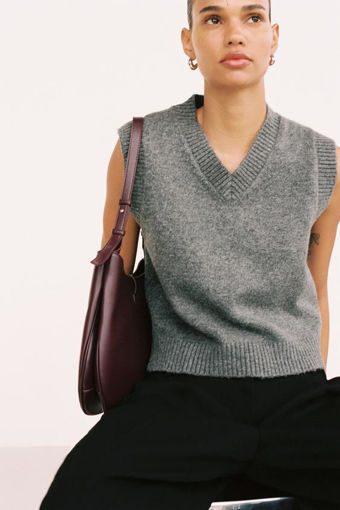 Picture of PLAIN KNIT SLEEVELESS JUMPER